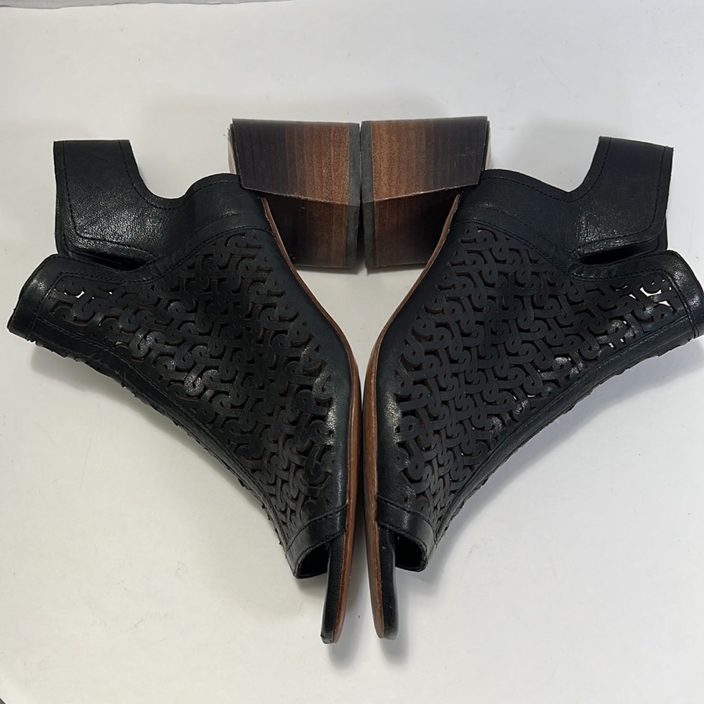 Vince Camuto Sternat “shooties”. - Picture 5 of 16